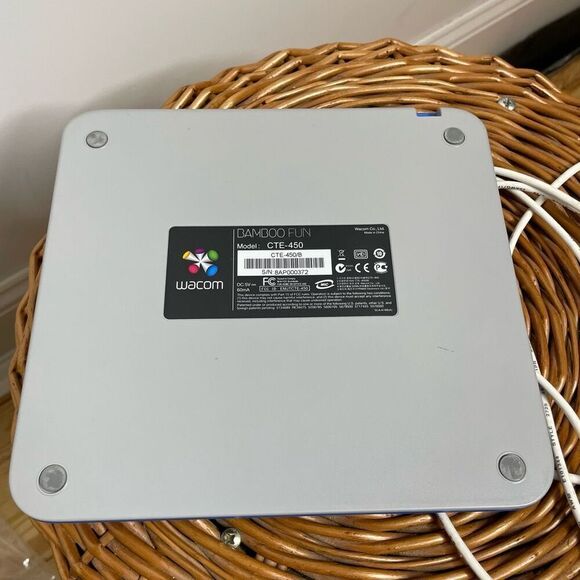 Wacom CTE-450 Bamboo Fun Graphic Writing Tablet with Mouse & Cord, NO PEN - Picture 6 of 8